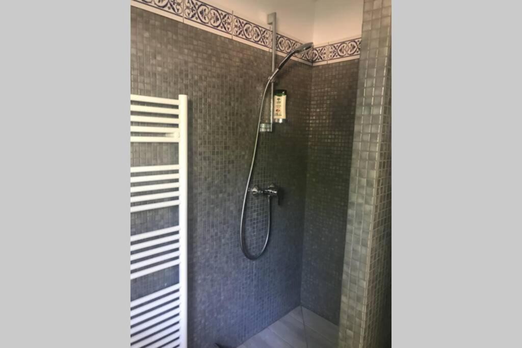 شقة سُت  في Joli Studio Au Mont St Clair Avec Vue Sur La Mer المظهر الخارجي الصورة