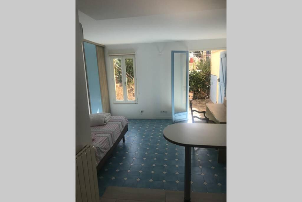 شقة سُت  في Joli Studio Au Mont St Clair Avec Vue Sur La Mer المظهر الخارجي الصورة